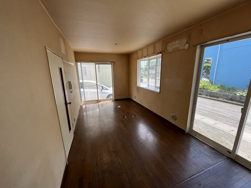 居室・リビング　写真はクリーニング前になります。