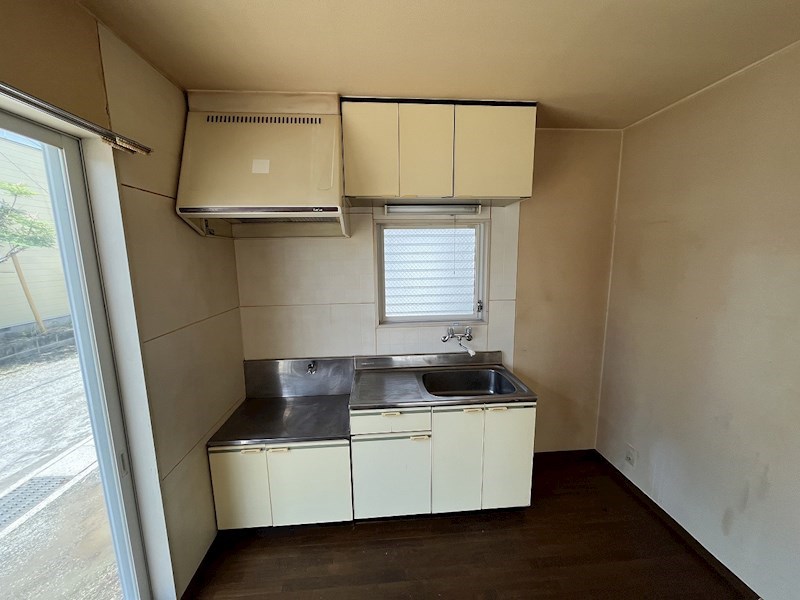 キッチン　写真はクリーニング前になります。