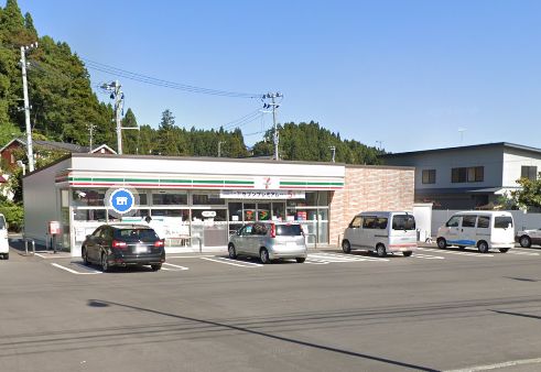 コンビニ　セブンイレブン八戸小田店（コンビニ）まで851m