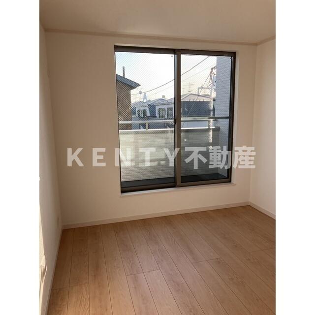 その他部屋・スペース　落ち着いた色調の寝室です