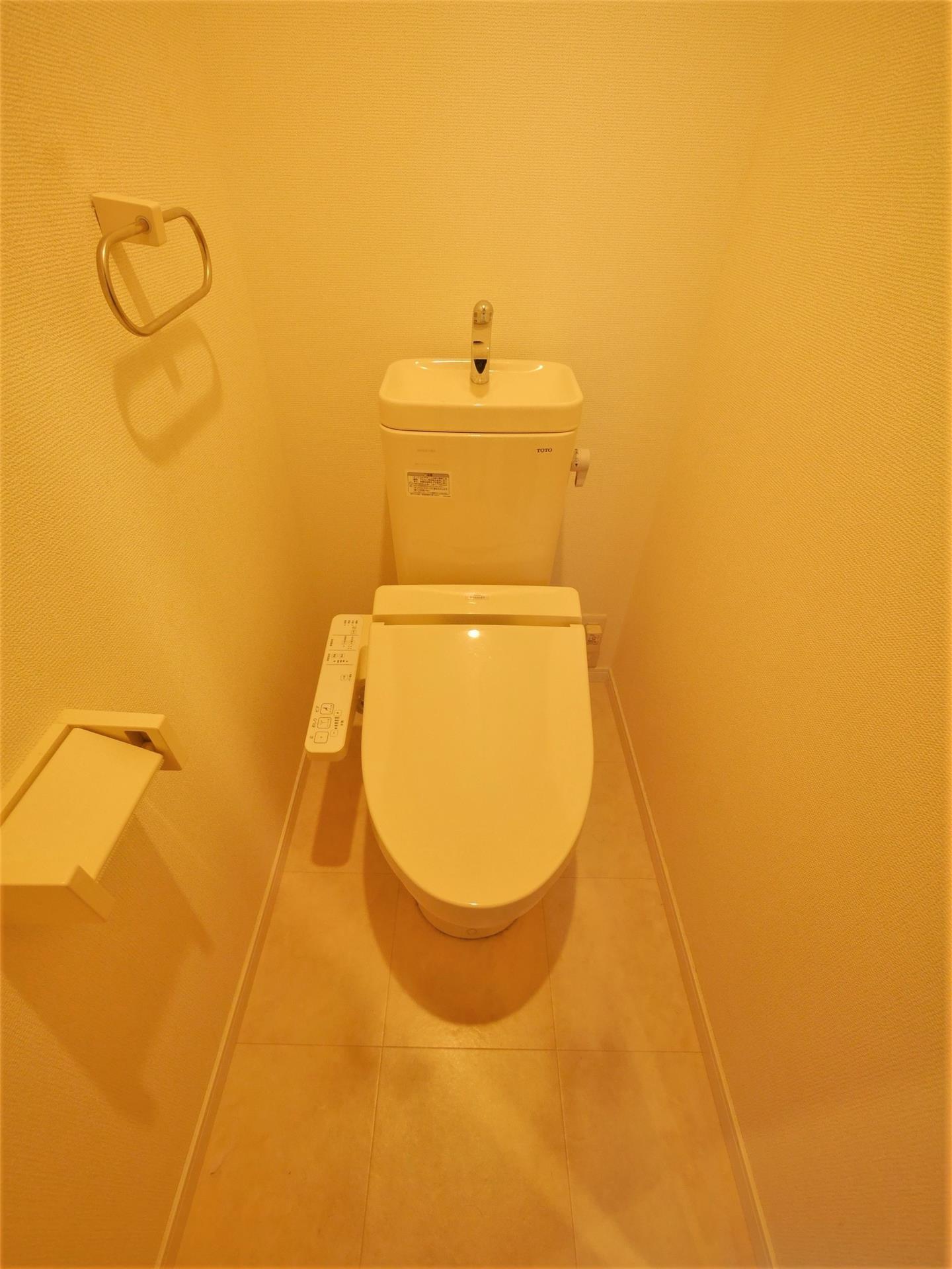 トイレ　※2号タイプの写真。号室によって間取りが異なります