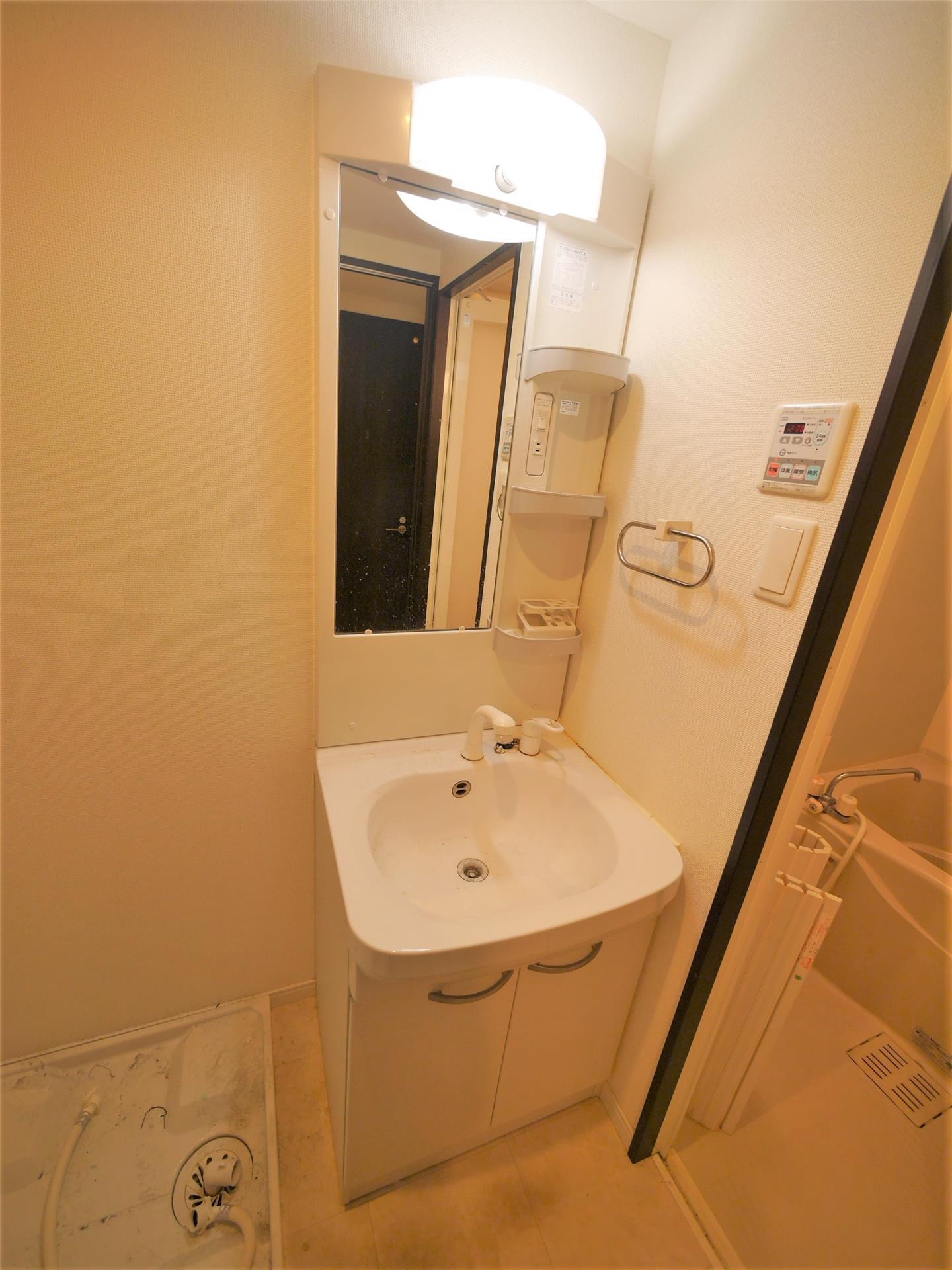 洗面設備　※2号タイプの写真。号室によって間取りが異なります