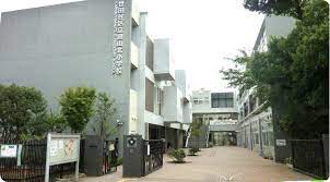 小学校　烏山北小学校（小学校）まで698m