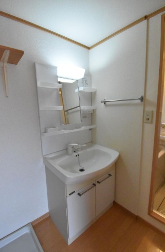 洗面設備　朝の支度にいいですね。