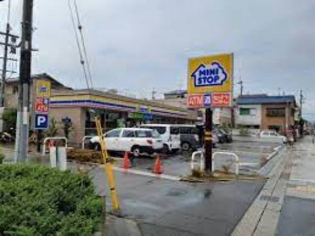 コンビニ　ミニストップ高槻柳川町店（コンビニ）まで592m