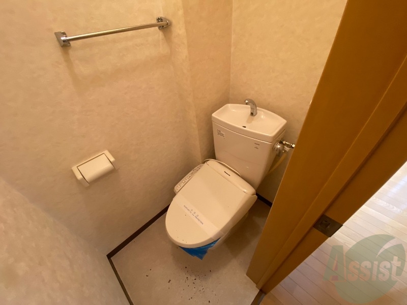 トイレ　ウォシュレット機能がついたトイレ。安心して使用できますね。