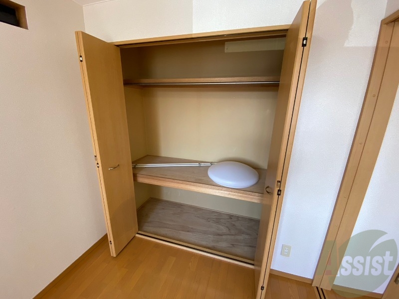 収納　クローゼットは奥行きもあり、荷物が多い方でも安心です。