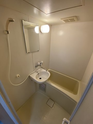 バス・シャワールーム　シンプルで機能的なユニットバスです！