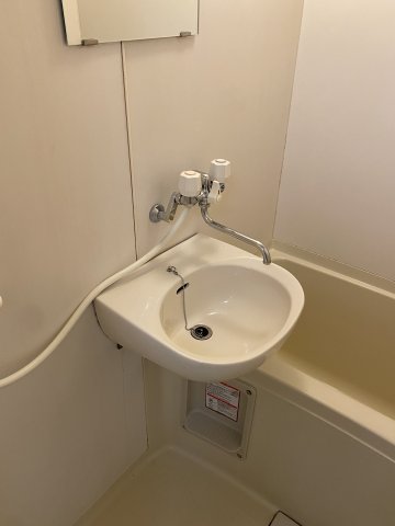 洗面設備　浴室内に洗面台付き！