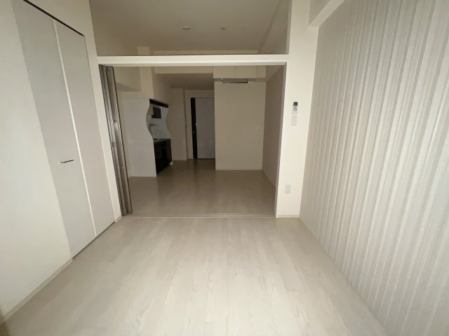 その他部屋・スペース　開放的な寝室です