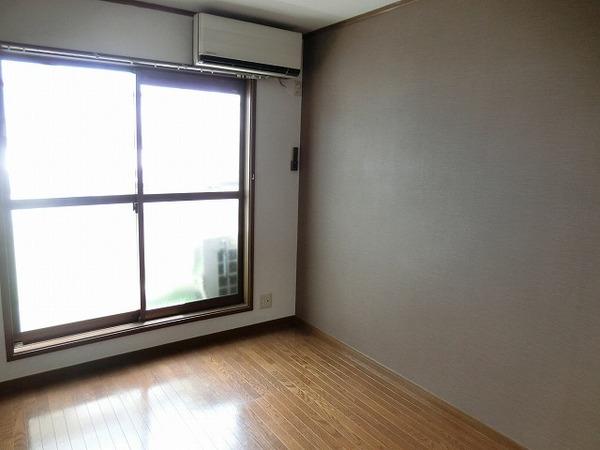 居室・リビング　広々とした洋室！