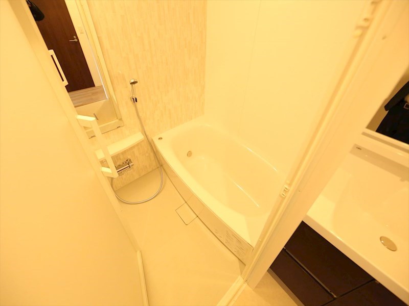 バス・シャワールーム　浴室暖房乾燥機付　追い焚き・オートバス機能付お風呂