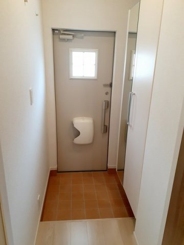 玄関　シューズボックス付きの玄関です★