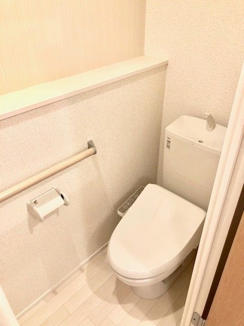 トイレ　温水洗浄便座付き