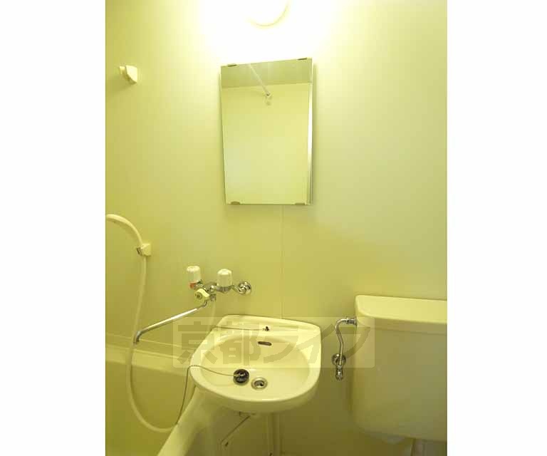 洗面設備　ユニットバスの洗面部分です。