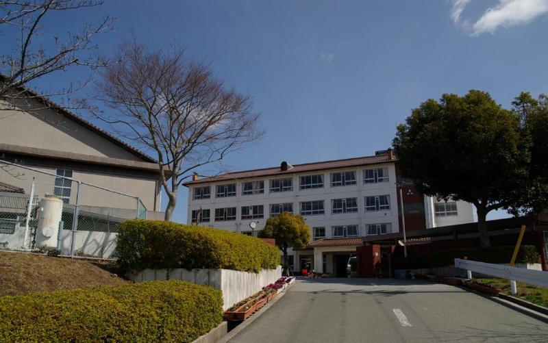 中学校　松賀中学校（中学校）まで1600m