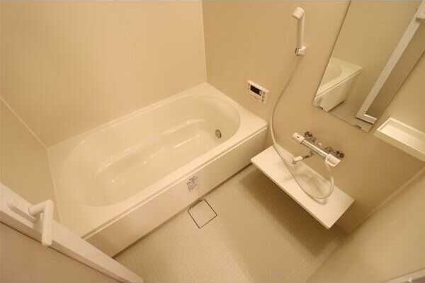 バス・シャワールーム　※同物件内別室の写真を使用しております。