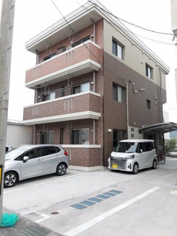 建物外観　現況が相違する場合は現況を優先致します。