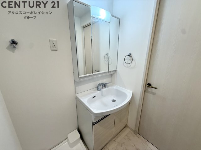 洗面設備　室内に洗濯機置き場があります