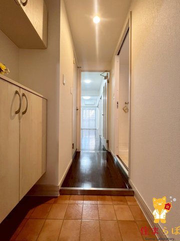 玄関　「気になったら、LINEで気軽に相談できますよ。」