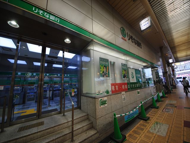 銀行　りそな銀行三国支店（銀行）まで403m