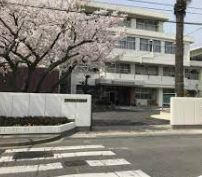 中学校　岡山市立岡輝中学校（中学校）まで459m