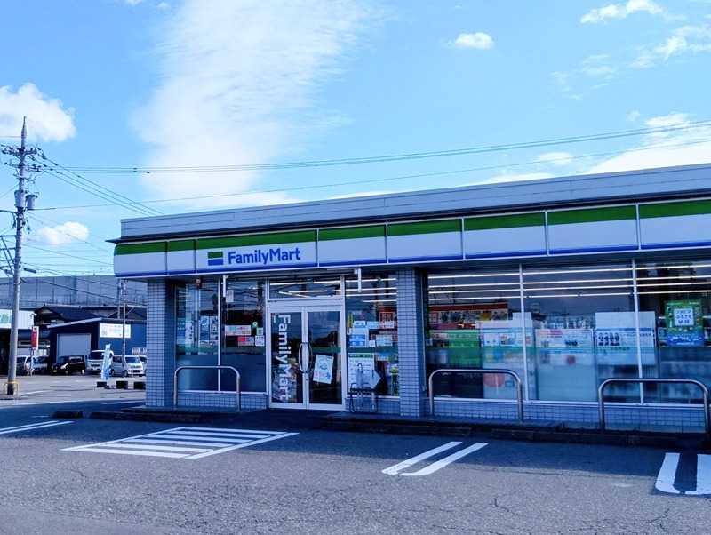 コンビニ　ファミリーマート 小松大領店（コンビニ）まで453m