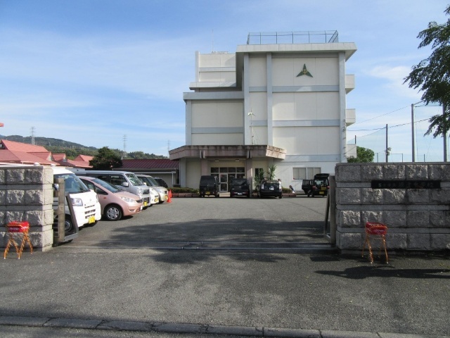 中学校　富士市立須津中学校（中学校）まで249m