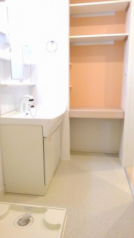 洗面設備　脱衣スペースもあります