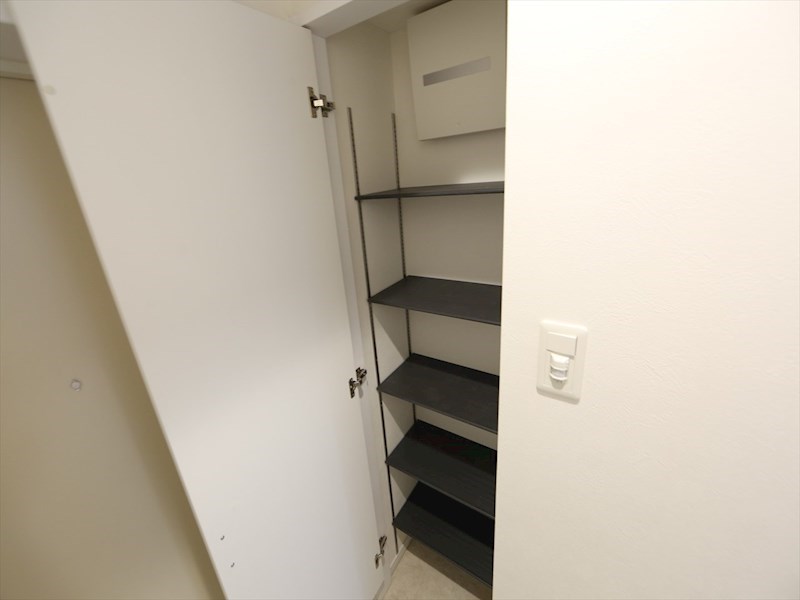 玄関　玄関　シューズボックス付（収納充実してます）