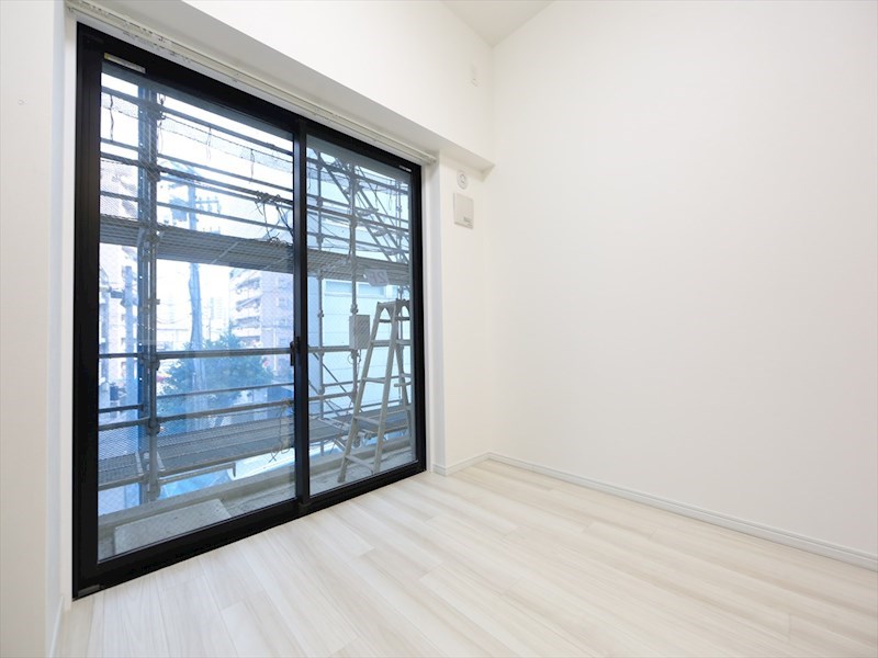 バルコニー　洋室8.6帖　エアコン完備　カウンターキッチン　バルコニー