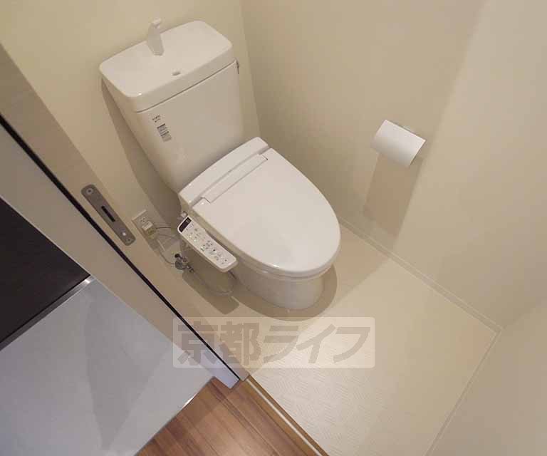 トイレ　ウォシュレット付きです・