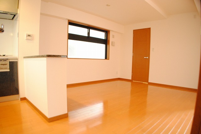 居室・リビング　写真は５０３号室