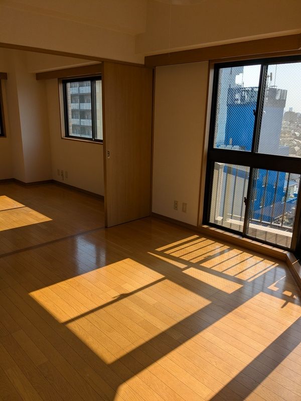 居室・リビング　☆明るい居間☆