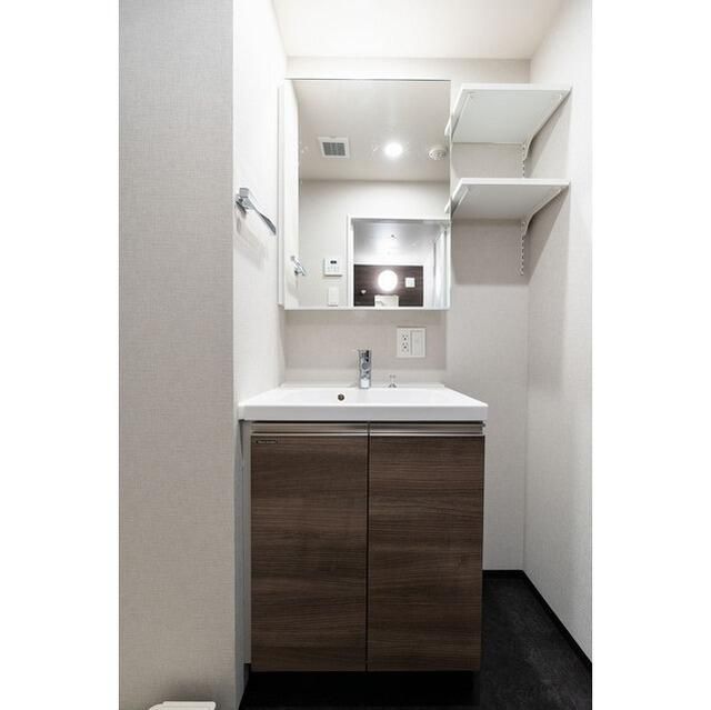 洗面設備　脱衣スペースもあります