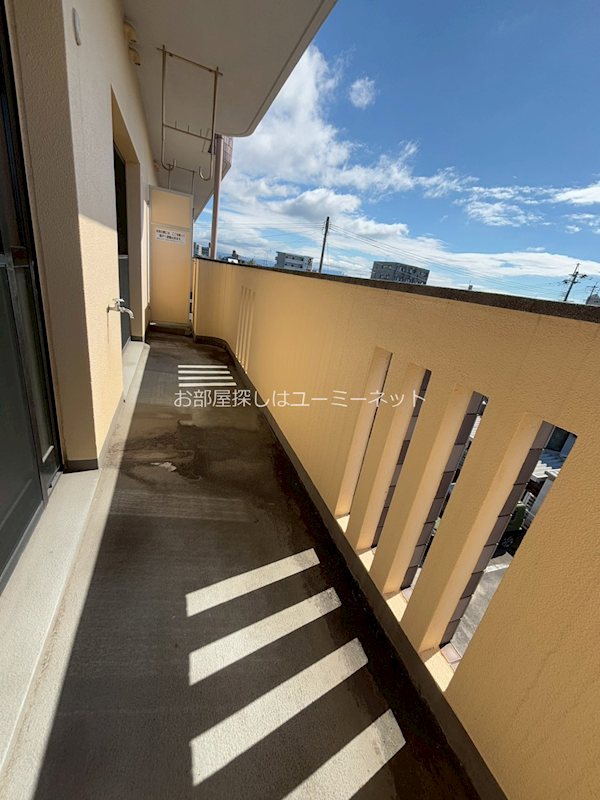 バルコニー　※205号室の写真。現況と相違がある場合は、現況優先。