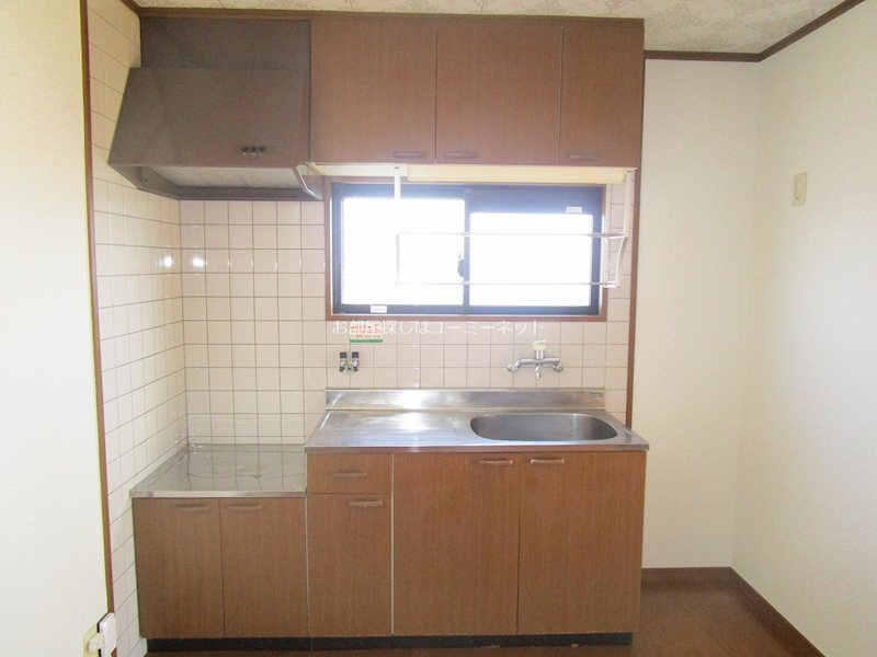 キッチン　※205号室の写真。現況と相違がある場合は、現況優先。