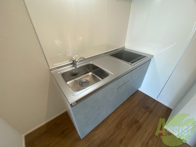 キッチン　キッチンはこちらのＩＨクッキングヒーター付きになりますね。