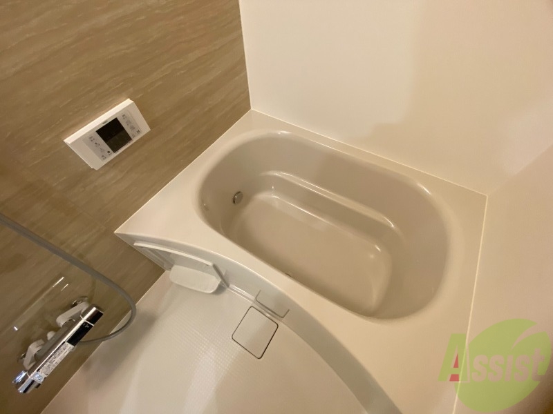 バス・シャワールーム　浴槽付きのお風呂です。ここで一日の疲れを癒しましょう。