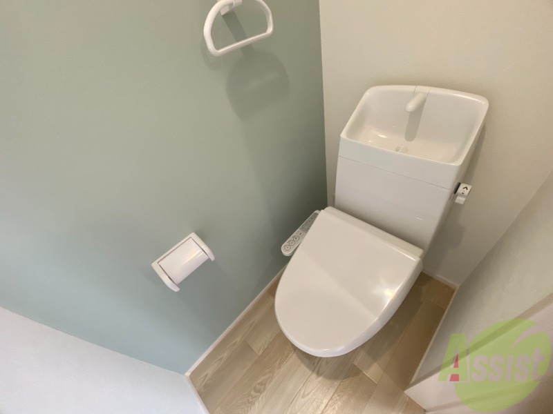 トイレ　トイレは温水洗浄便座です。思わず長居してしまいそうです。