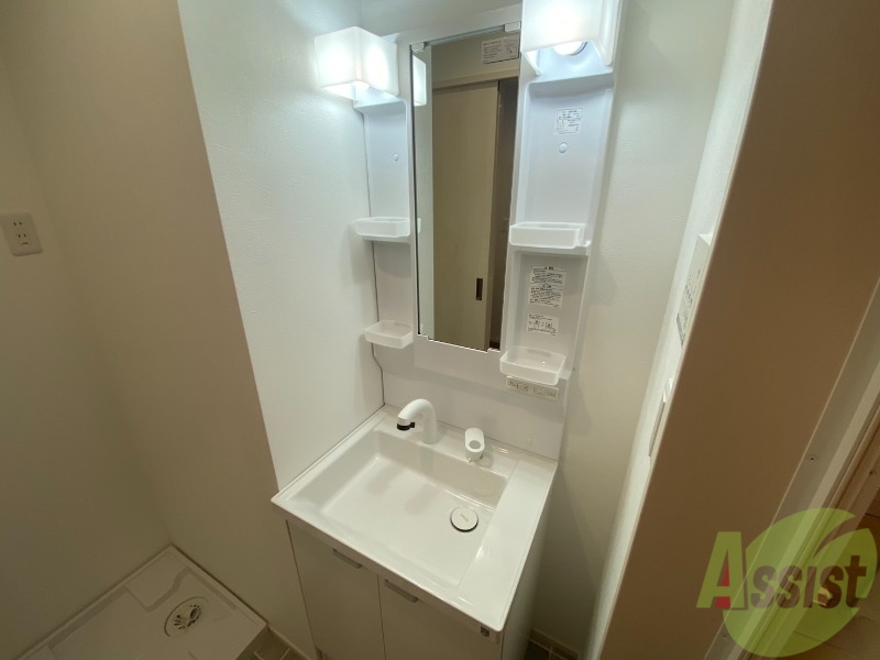 洗面設備　洗面台はこちら、広々して使いやすそうですね。