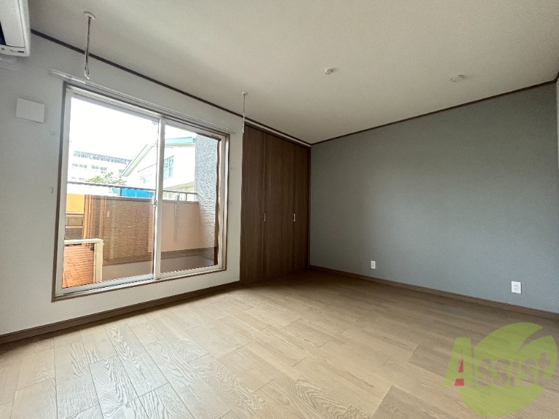 居室・リビング　こちら生活のメインとなる洋室になります。