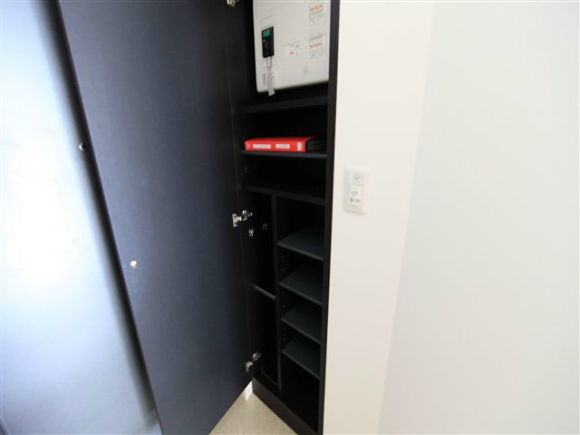 玄関　玄関　シューズボックス付（収納充実してます）