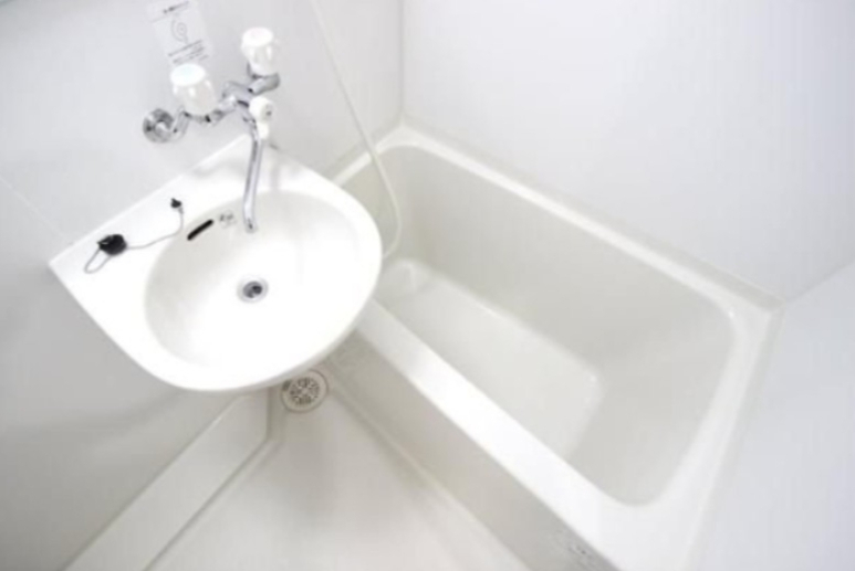 バス・シャワールーム　※別部屋の写真です