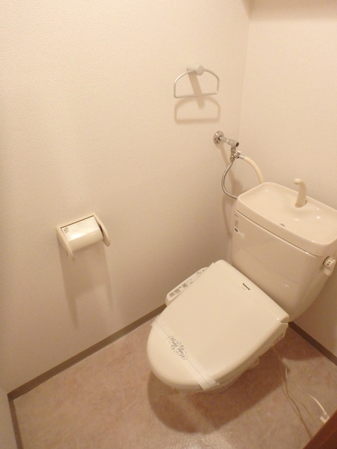 トイレ　温水洗浄便座