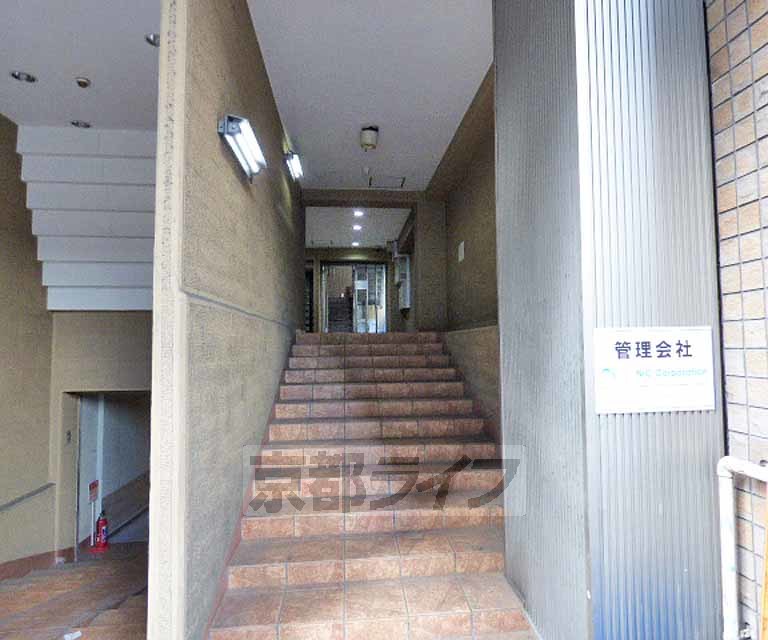 エントランス　広々としたエントランスです。