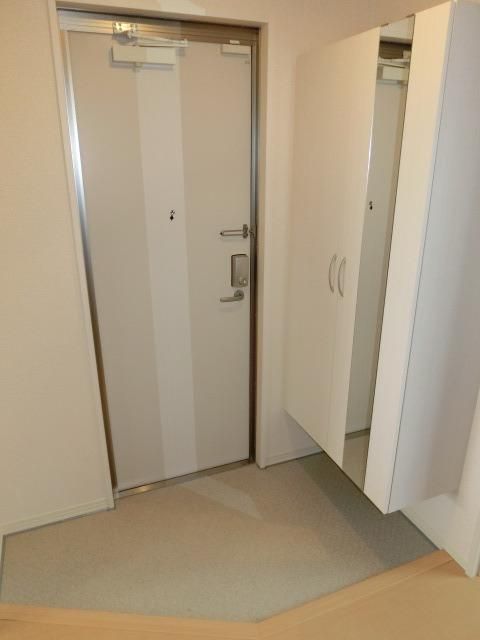 玄関　※別号室参考写真です