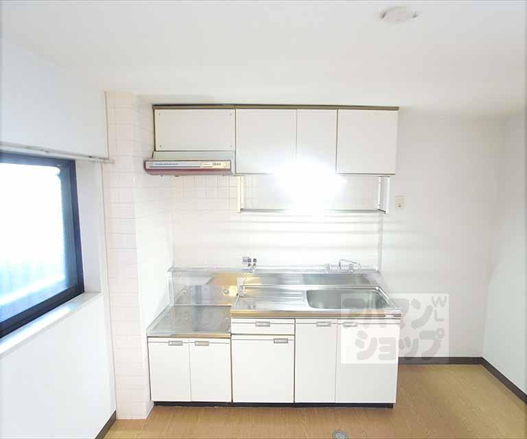 キッチン　１０６号室写真使用。