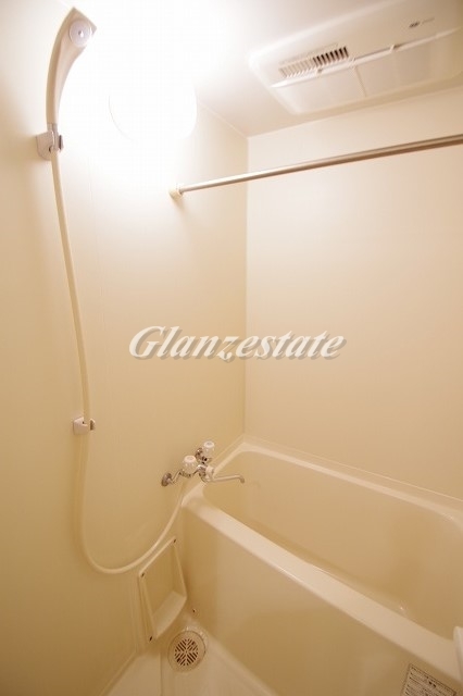 バス・シャワールーム　≪広々としたバスルーム≫