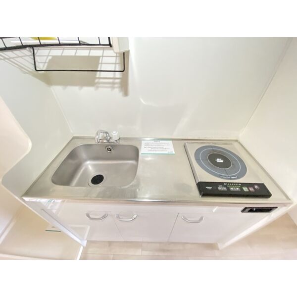 キッチン　※写真は同じマンションの違う部屋のものになります。